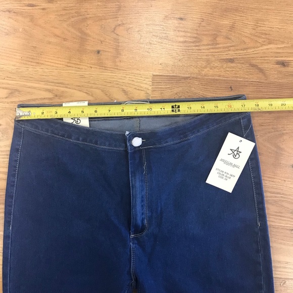 Distressed Jeans - Picture 6 of 8